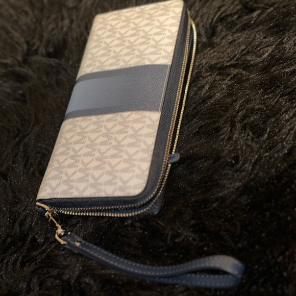 MICHAEL KORS WALLET - Picture 8 of 9